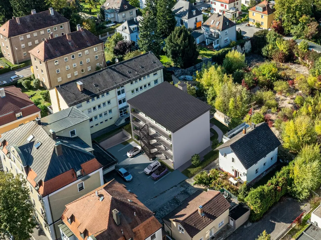 Luftbild der Umgebung mit dem geplanten Neubau inmitten von Wohnhäusern und Gärten